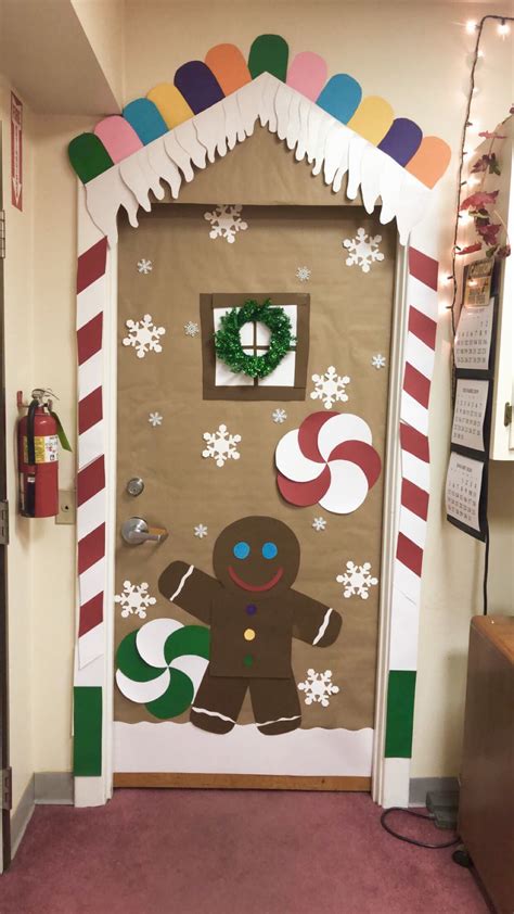 Gingerbread Door Decoration | Classroom christmas decorations, Diy ...