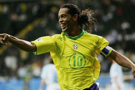 巴西十大足球巨星排名，你喜欢的球星上榜没？(3)_巴拉排行榜