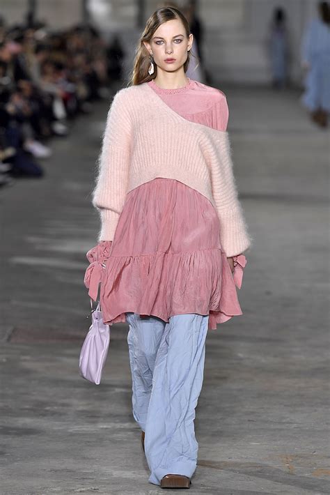17 Unexpected Layering Ideas From the Fall Runways | Runway fashion, Layered fashion, Fashion week
