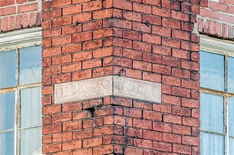 Corner Building Signs 的图像结果