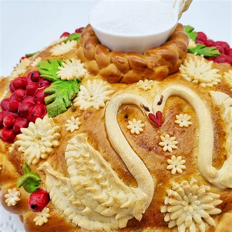 Каравай «Свадебный» с лебедями