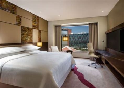 Sheraton Club King Bed, Club lounge access, Guest room, 1 King