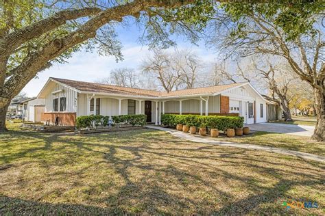 121 Bonham St, Port Lavaca, TX 77979 | Homes.com