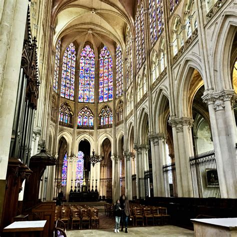 17 Best historic cathedrals across France