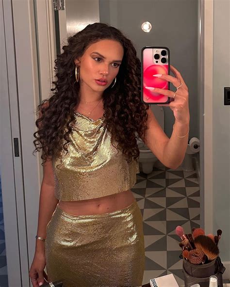 Madison Pettis Takes in the Sunshine! - 12thBLOG