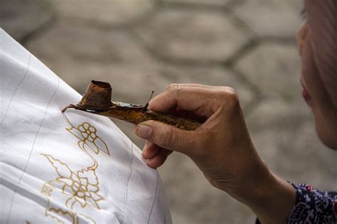 7 Cara Membuat Batik Tulis Tradisional Indonesia