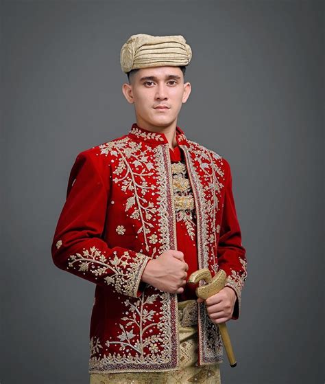 Minang - Indonesia traditional clothing 🇮🇩 | Pose pengantin pria, Hari ...