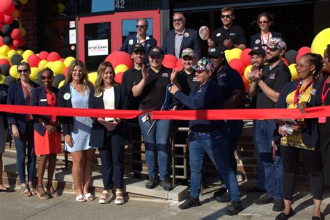 Raising Cane's Chicken Fingers celebrates new Iowa City location