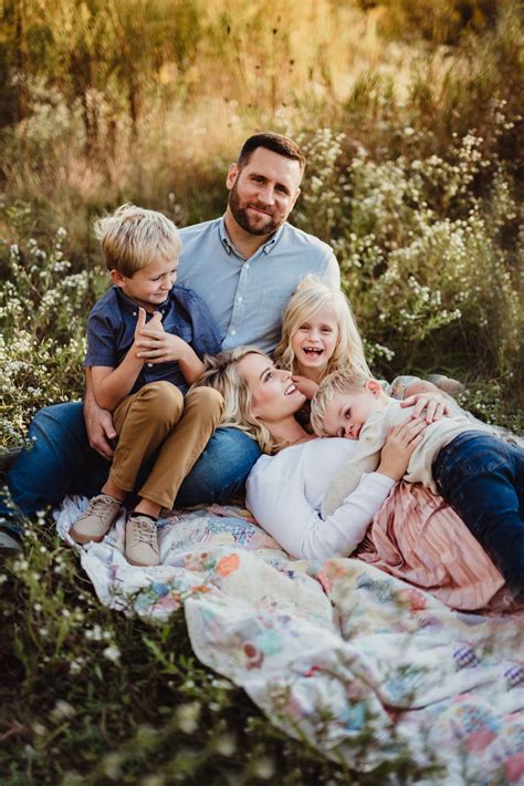 Outdoor Family Photo Shoot Ideas