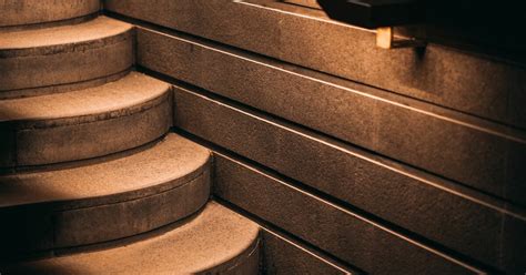 Law Firm Compensation Report - 2023-24 - Vahura