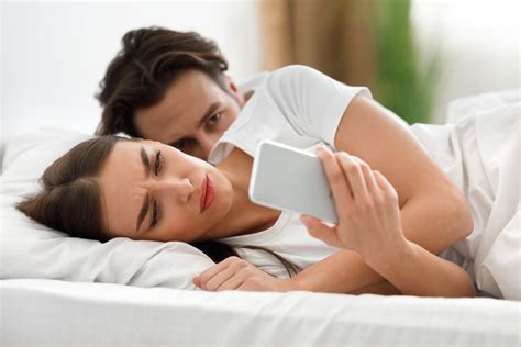 Signs Of Jealousy In A Man: How To Know Your Partner Is Jealous