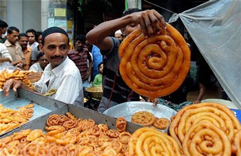 A month of fasting and feasting: Images of how the world is observing ...