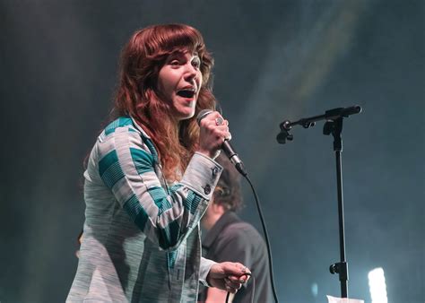 Jenny Lewis, Der Zauberer