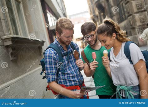 People Sightseeing 的图像结果