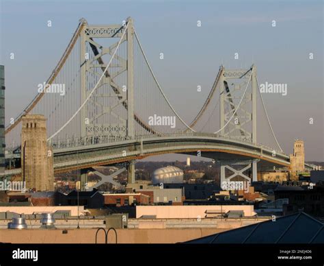 The Benjamin Franklin Bridge, connecting Philadelphia and Camden Stock ...