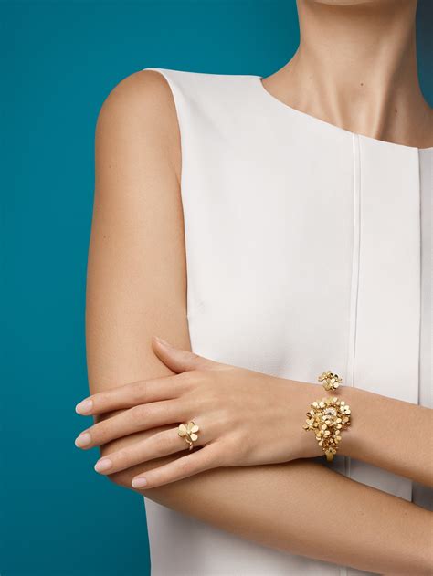 Frivole Secrète watch, small model 18K yellow gold, Diamond - Van Cleef ...