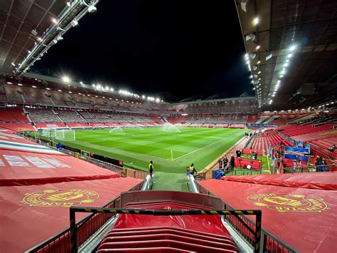 Manchester United v Liverpool delayed after fans storm Old Trafford in ...