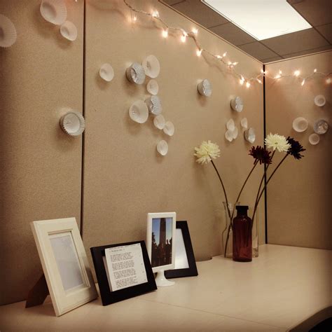 My cute, newly decorated cubicle! | Cubicle decor office, Cubical decor, Cubicle decor