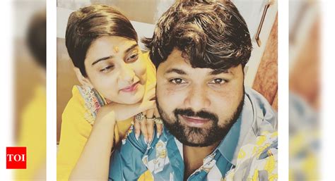 Akanksha Dubey commits suicide; Rumoured boyfriend actor Samar Singh is ...
