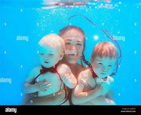 Woman swim dive swimming pool hi-res stock photography and images - Alamy