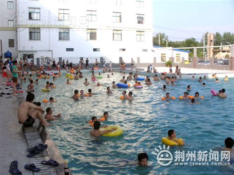 荆州城区游泳场馆调查：一池清水游泳有多难？-新闻中心-荆州新闻网