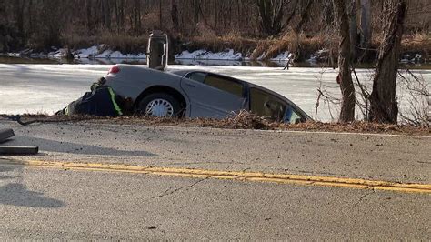 Car crashes into river; driver rescued by Oak Creek firefighters | FOX6 ...
