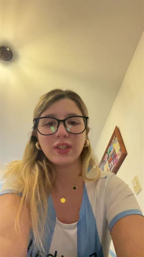 Chloe (@sumchloe) - Urlebird