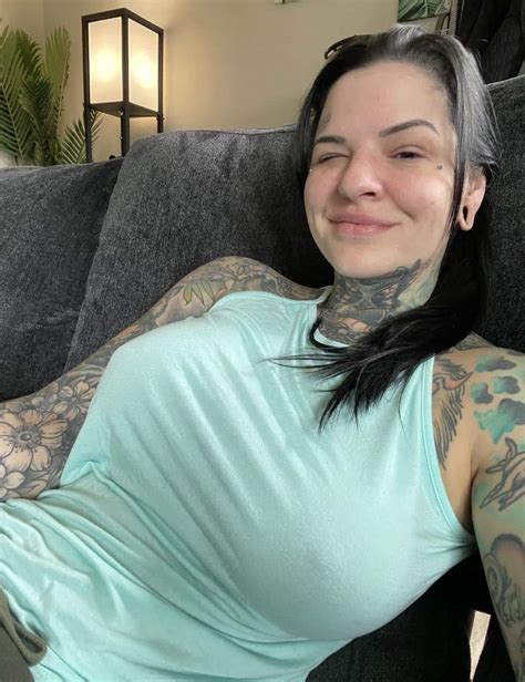 Heidi Lavon : Partenaire Twitch, YouTubeuse et rédactrice pour un magazine de tatouages ...