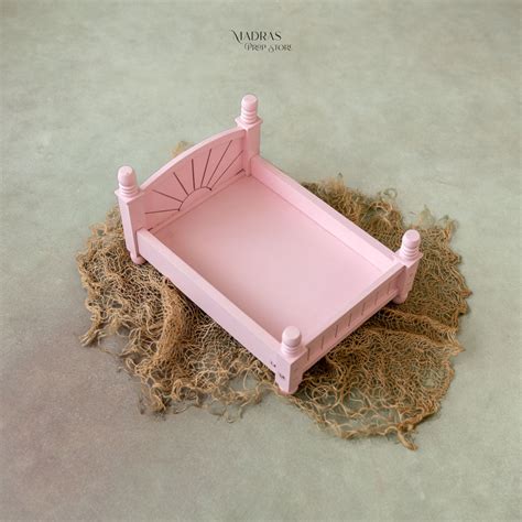 Royal Antique Bed – Madras Prop Store