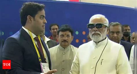 Jio Glass: PM Modi launches 5G services at IMC 2022: Experiences Jio ...