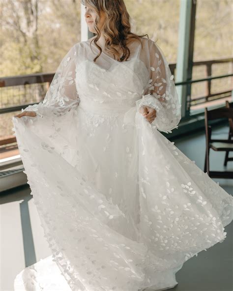 All Who Wander Preloved Wedding Dress Save 24% - Stillwhite