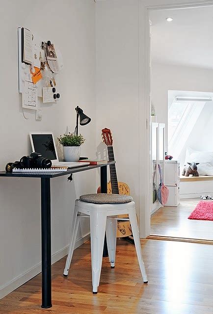 Very Small Computer Table 的图像结果