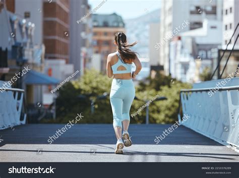 Woman Running Back View 的图像结果