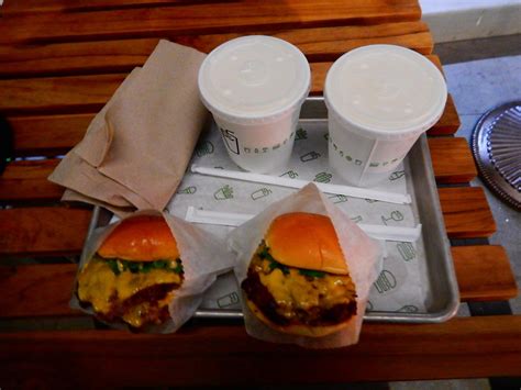SHAKE SHACK FASHION SQUARE, Scottsdale - Photos & Restaurant Reviews ...