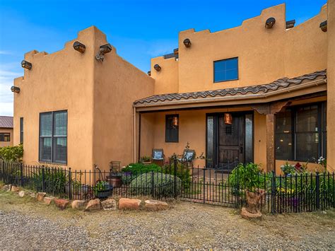 30 Santa Fe Style Home Exterior Color Ideas for Authentic Southwestern ...