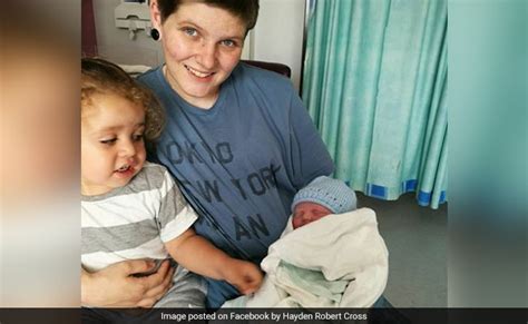 ब्रिटेन में पहली बार 21 साल के पुरुष ने दिया बच्चे को जन्म | Britain's ...