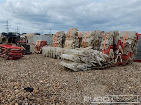 Pallet of Interlocking Water Filled Barriers , Pallet of Fencing Feet ...