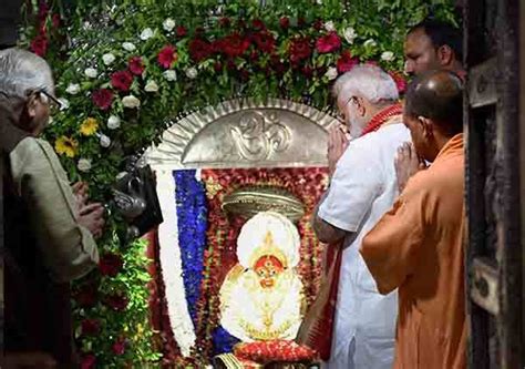 Prime Minister Narendra Modi offering prayers at Durga Mata Temple in ...