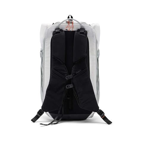 Peak Design Outdoor Backpack 25L Lowest Price in India | IMASTUDENT.COM