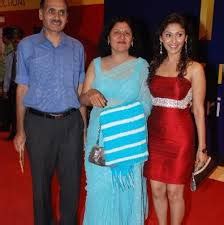 Manjari Phadnis Family Husband Son Daughter Father Mother Age Height ...