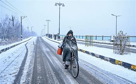 ‘Parachute Bhi Jam Gaya Hai’: Mumbaikars Shiver In 15.5 Degrees; Drass ...