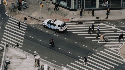 Jaywalking Is a New York Tradition. Now It’s Legal, Too. - The New York Times