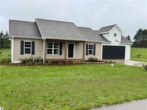 8524 S Elizabeth Dr, Maple City, MI 49664 | Homes.com