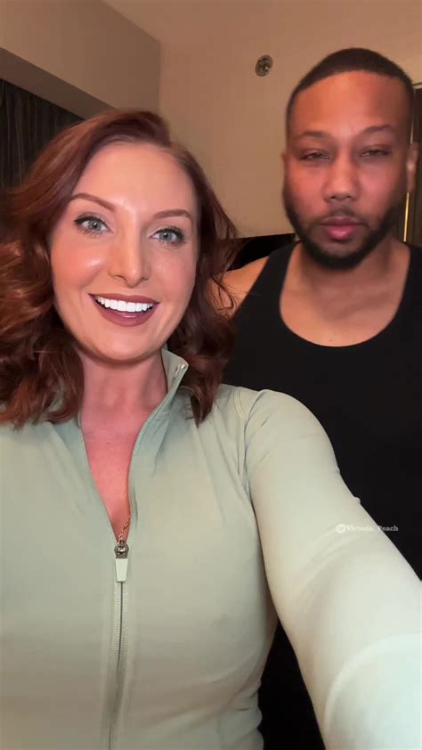 Peaches (@stickiest_peach) - Urlebird