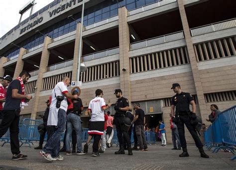 El bochornoso espectáculo de los ultras del Benfica en el Calderón