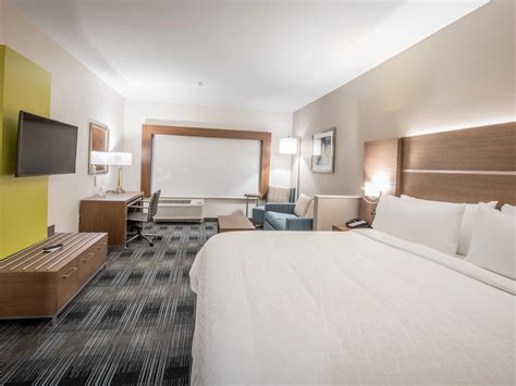 Holiday Inn Express & Suites Houston Westchase - Westheimer Guest Room ...