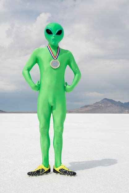 Alien Logo Full Body 的图像结果