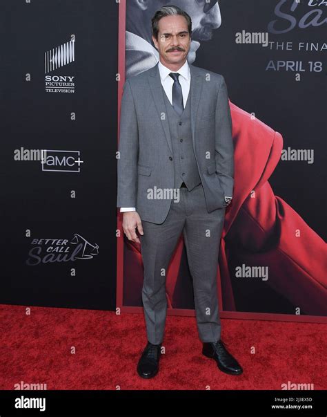Tony Dalton bei der Premiere von AMCs BETTER CALL SAUL Sixth and Final ...
