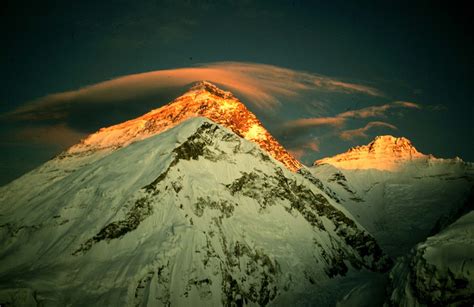 Beauty of Nature: Mount Everest:The Earth's highest mountain