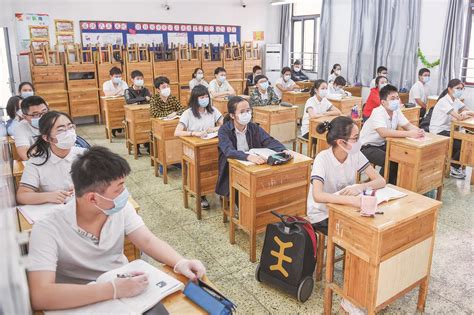 武汉7.28万初三学生有序返校复课 各校工作细致入微_湖北频道_凤凰网